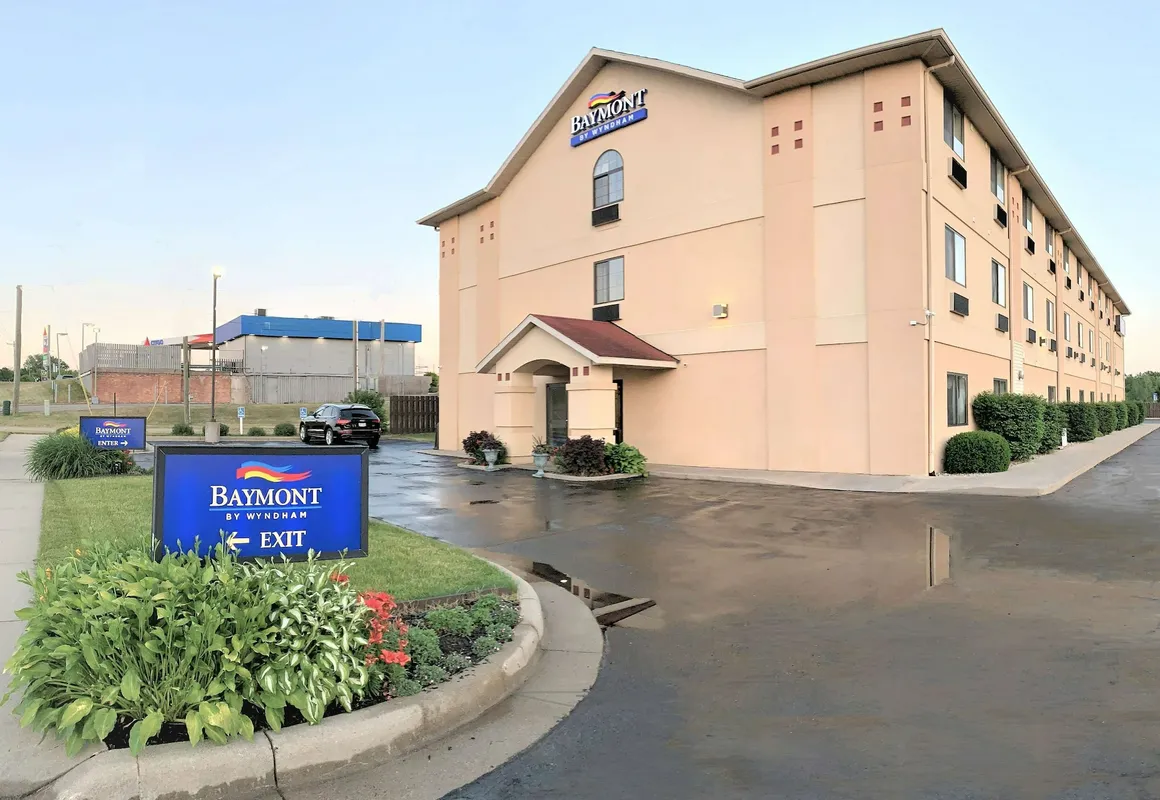 Baymont by Wyndham Paw Paw hotel hero