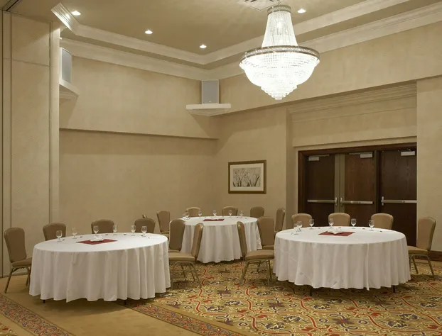 Hamilton Plaza Hotel and Conference Center hotel detail image 4