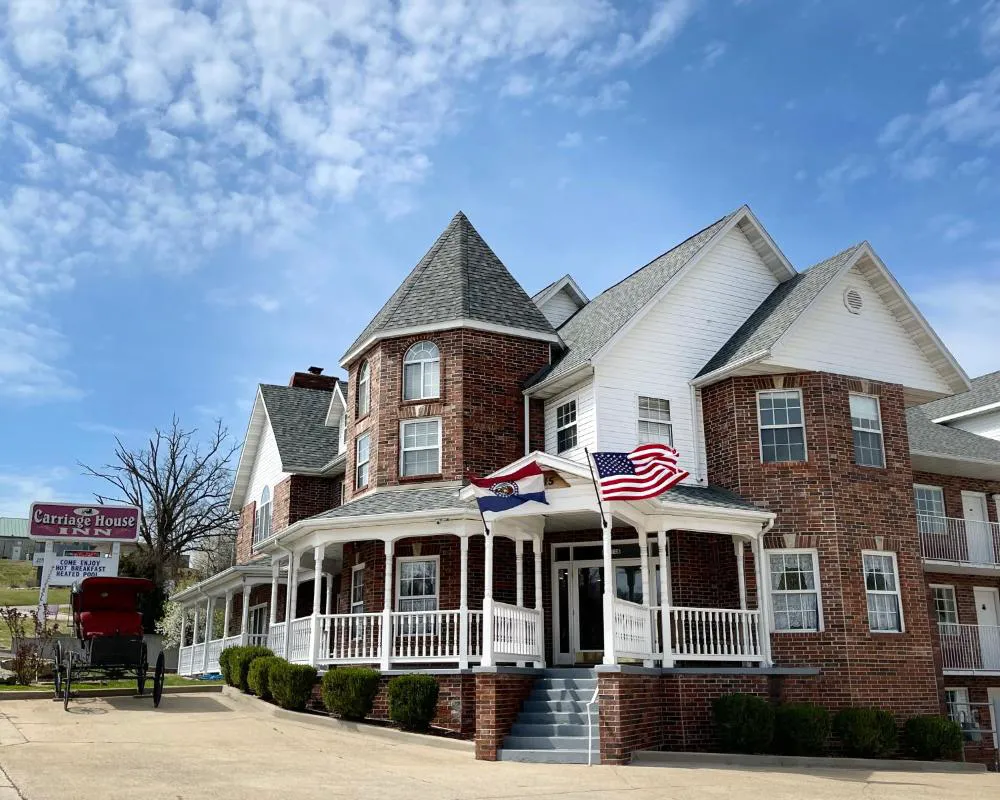 Carriage House Inn hotel hero