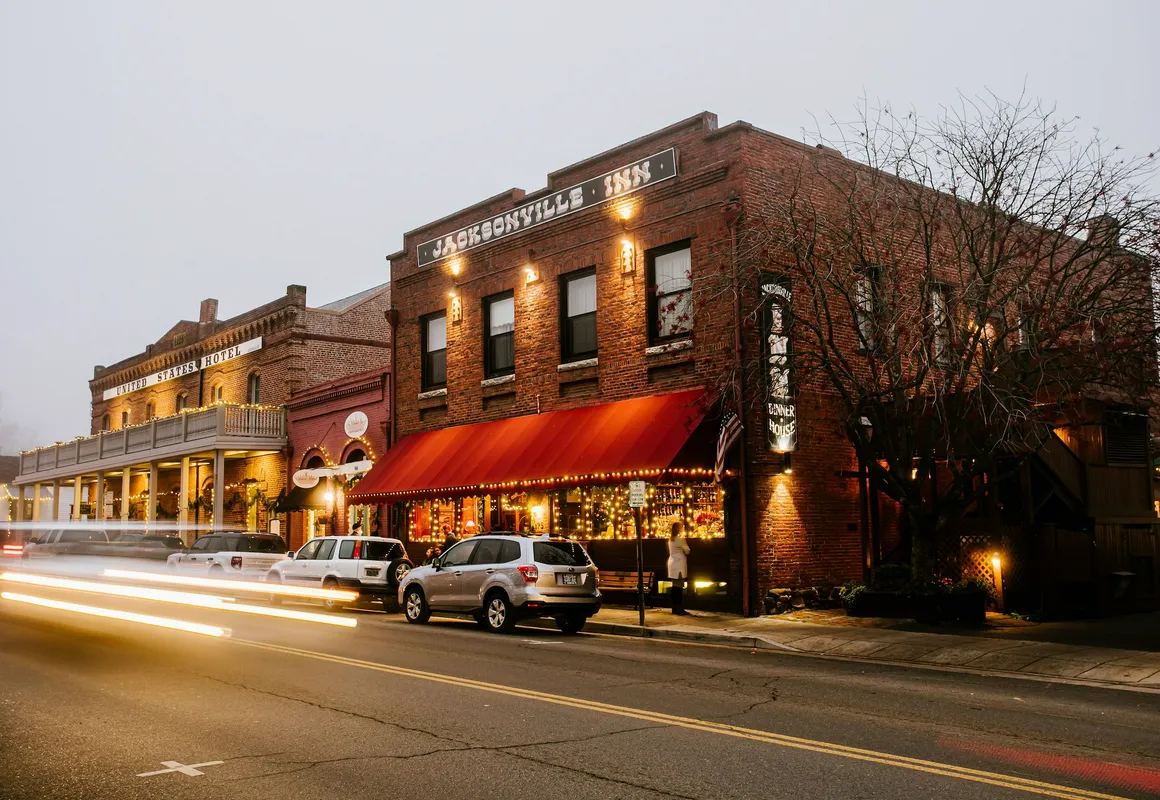 Historic Jacksonville Inn hotel hero