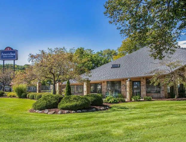 AmericInn by Wyndham Delafield-Waukesha-Milwaukee hotel detail image 1