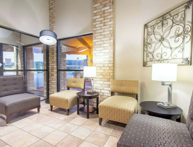 AmericInn by Wyndham Delafield-Waukesha-Milwaukee hotel detail image 4