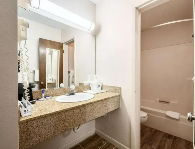 Americas Best Value Inn Heflin hotel detail image 3