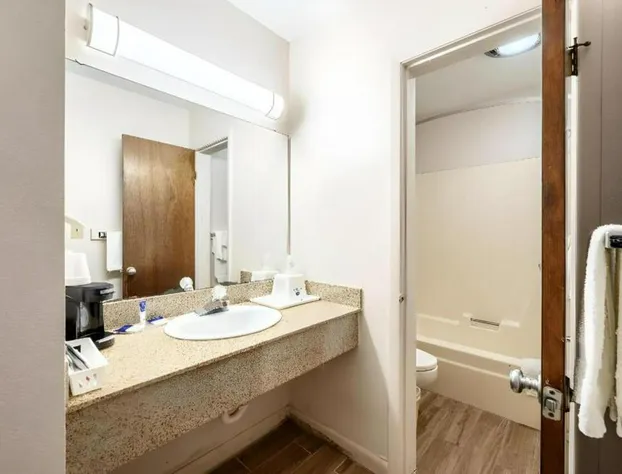 Americas Best Value Inn Heflin hotel detail image 4