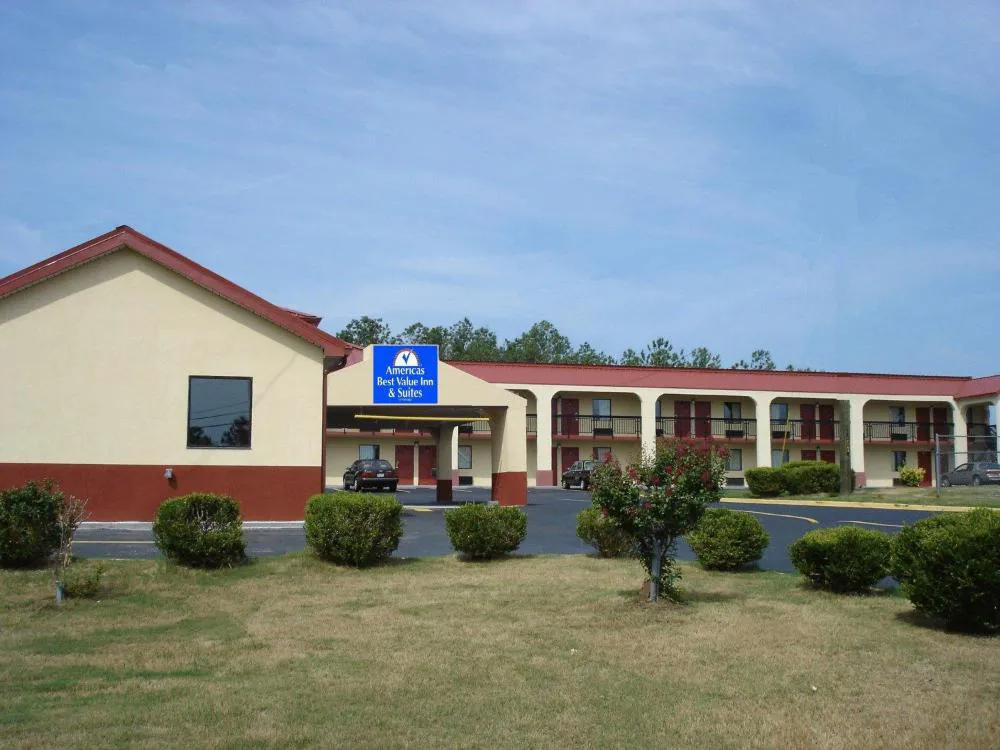 Americas Best Value Inn & Suites Macon at Eisenhower Pkwy hotel hero