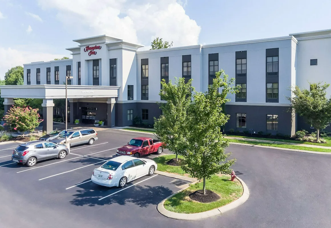 Hampton Inn White House hotel hero