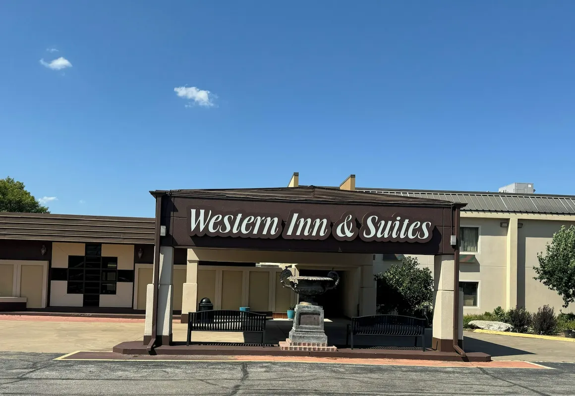 Western Inn and Suites hotel hero