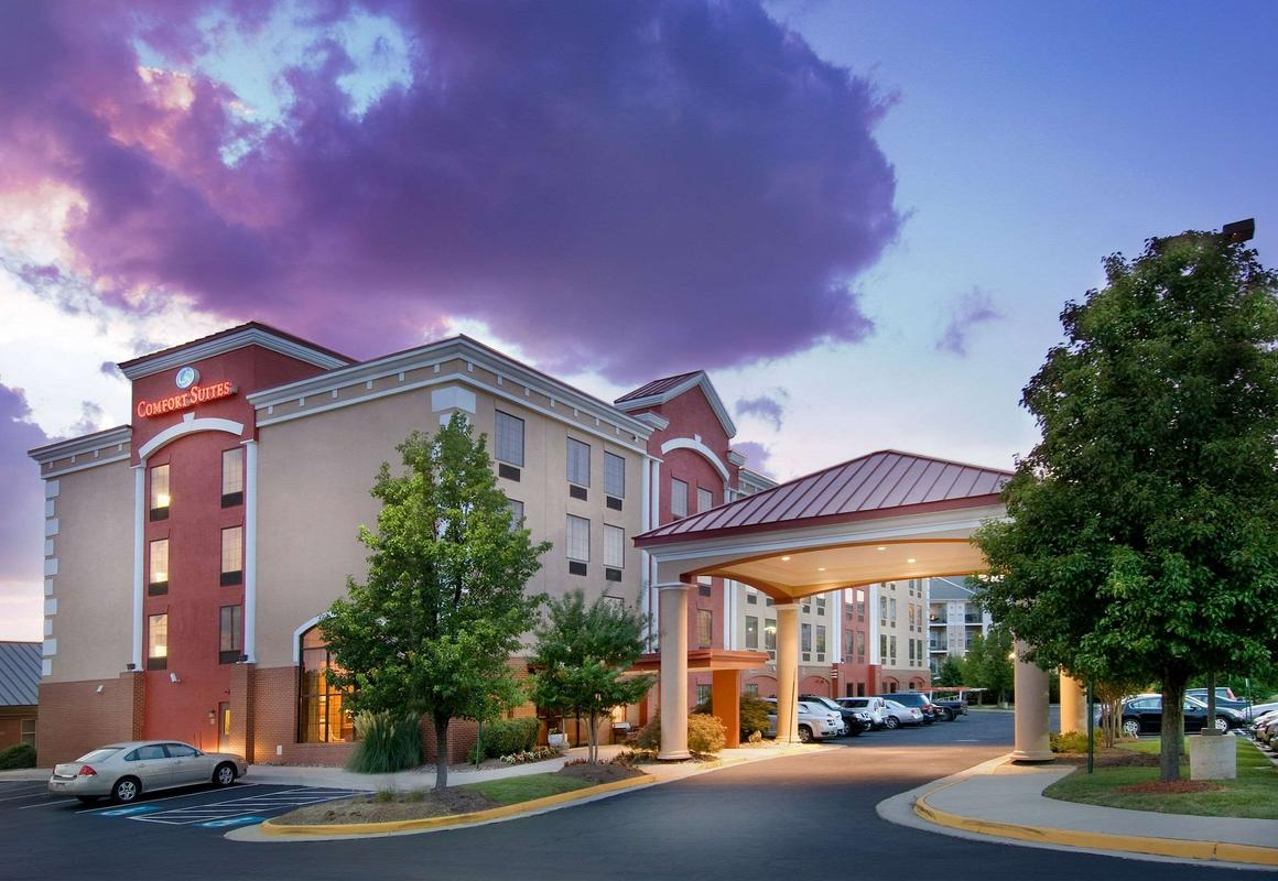 Comfort Suites Dulles Airport hotel hero