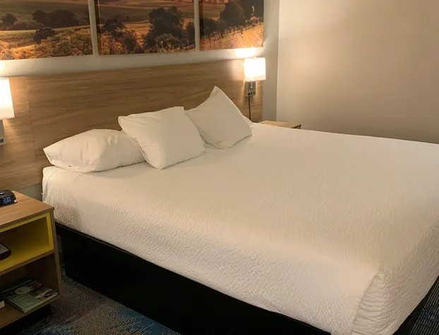 Days Inn by Wyndham Carroll hotel detail image 4