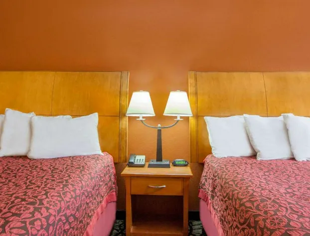 Days Inn by Wyndham Centerville hotel detail image 1