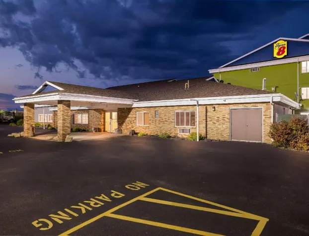 Super 8 by Wyndham Osseo WI hotel detail image 4