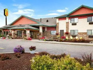 Super 8 by Wyndham Eveleth hotel hero