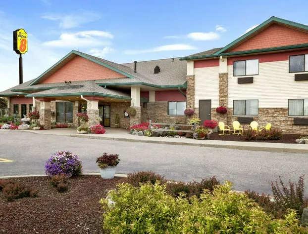 Super 8 by Wyndham Eveleth hotel detail image 1