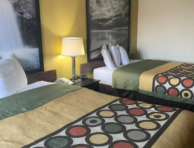 Super 8 by Wyndham Rice Lake hotel detail image 4