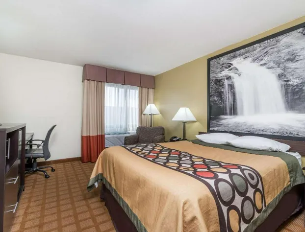 Super 8 by Wyndham Rice Lake hotel detail image 3