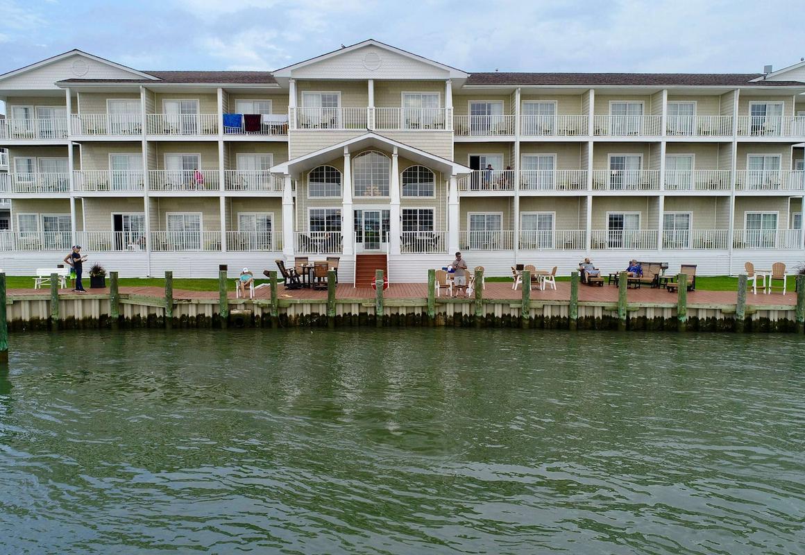 Hampton Inn & Suites Chincoteague Waterfront hotel hero