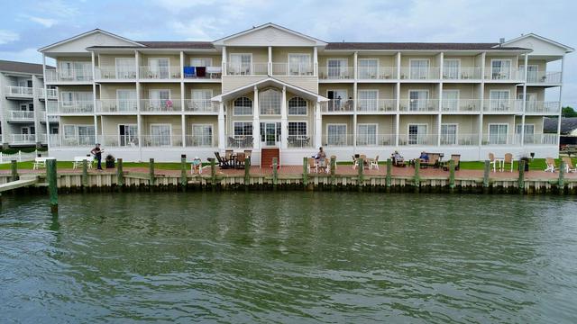 Hampton Inn & Suites Chincoteague Waterfront hotel detail image 1