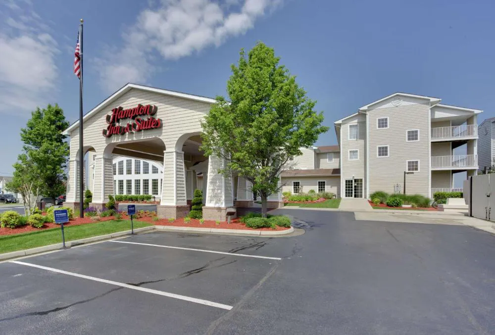 Hampton Inn & Suites Chincoteague Waterfront hotel hero