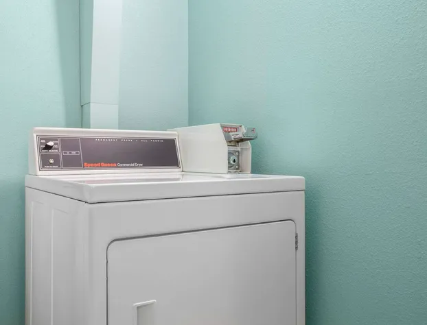 Super 8 by Wyndham Hamilton hotel detail image 2