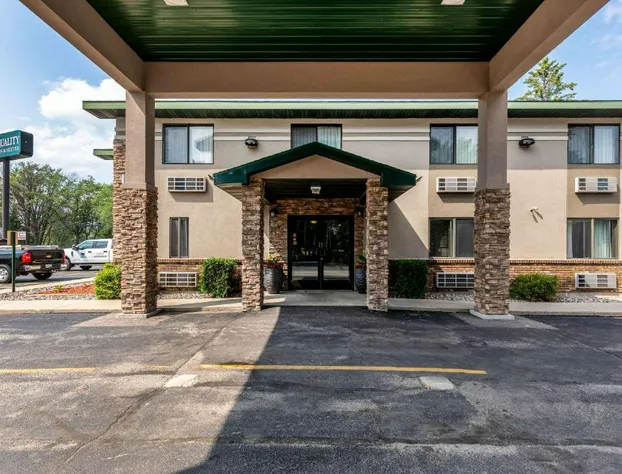 Quality Inn & Suites Marinette hotel detail image 1