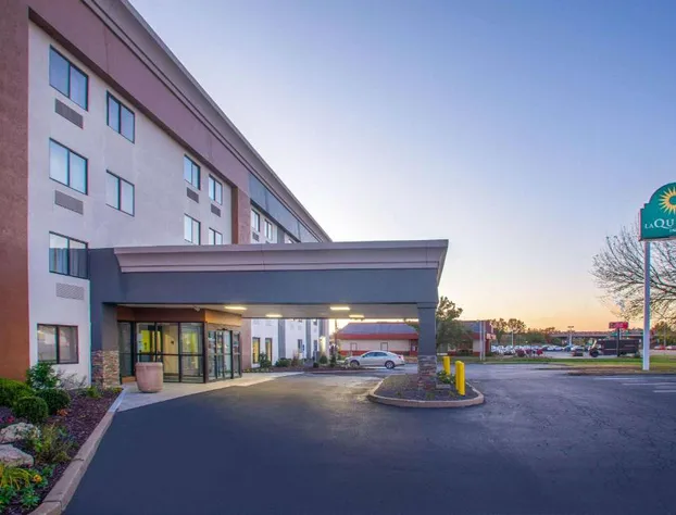 La Quinta Inn by Wyndham St. Louis Hazelwood - Airport North hotel detail image 1