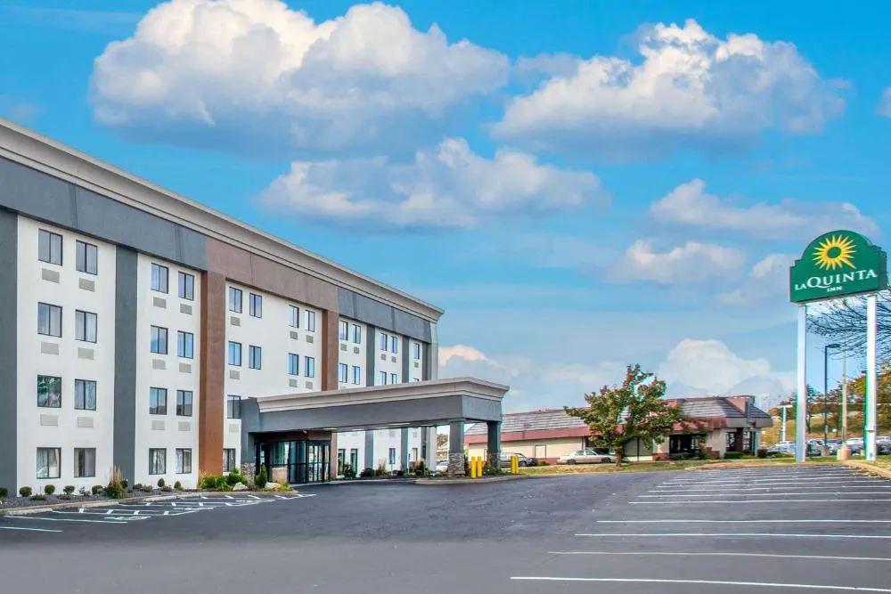 La Quinta Inn by Wyndham St. Louis Hazelwood - Airport North hotel hero