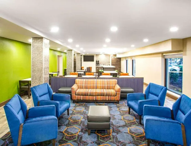 La Quinta Inn by Wyndham St. Louis Hazelwood - Airport North hotel detail image 4