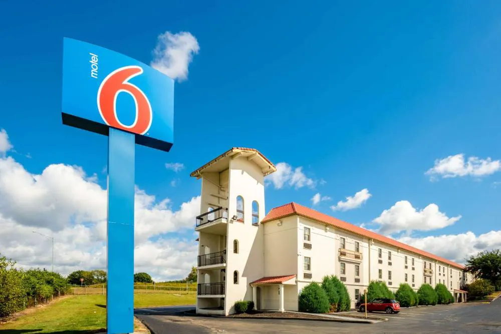 Motel 6 Hazelwood, MO hotel hero