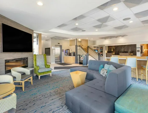 Best Western PLUS Milwaukee West hotel detail image 4