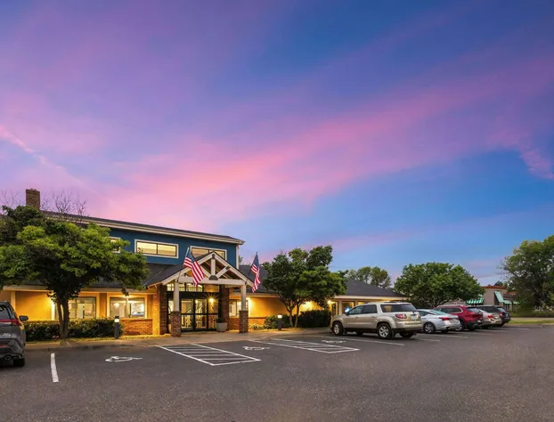 AmericInn by Wyndham North Branch hotel detail image 2