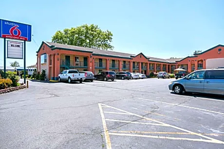 Bay Side Inn & Suites hotel hero