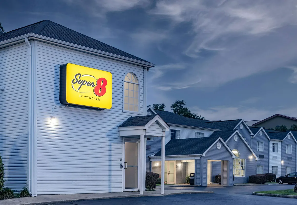 Super 8 by Wyndham Pensacola hotel hero