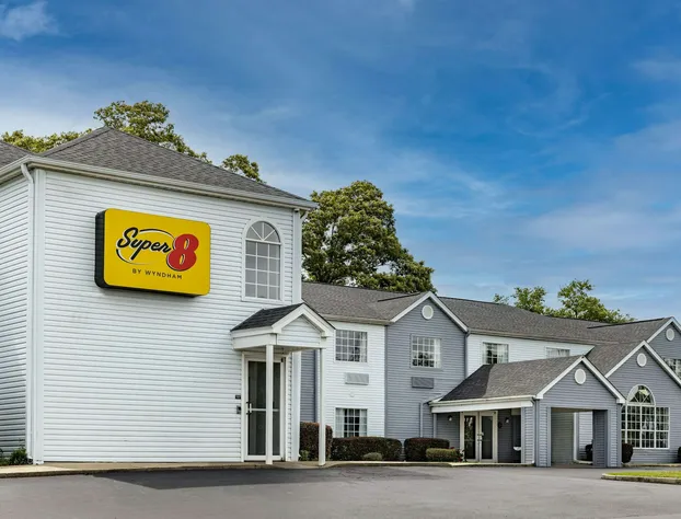 Super 8 by Wyndham Pensacola hotel detail image 1