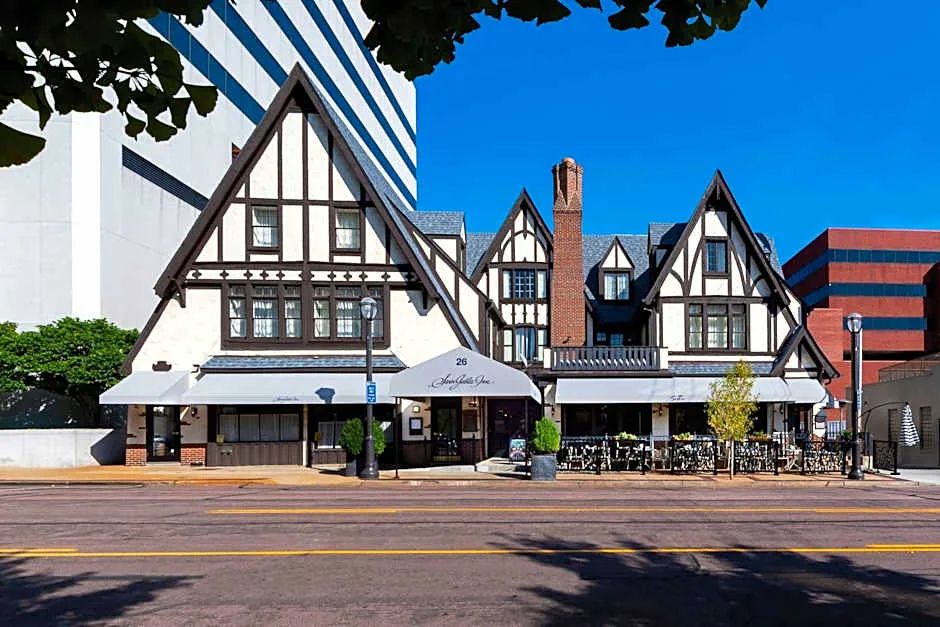 Seven Gables, St. Louis West, a Tribute Portfolio Hotel hotel hero