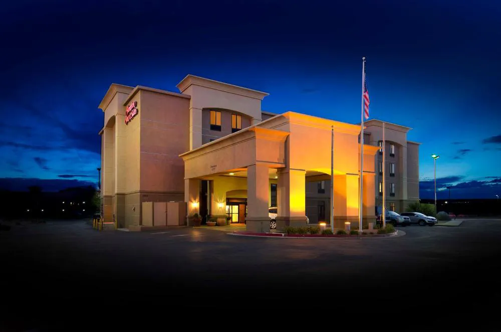 Hampton Inn & Suites Gallup hotel hero