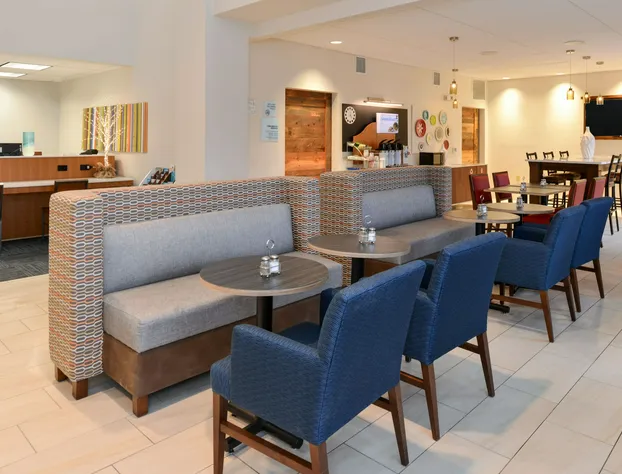 Holiday Inn Express & Suites Raleigh NE - Medical Ctr Area by IHG hotel detail image 2