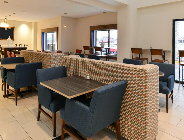 Holiday Inn Express & Suites Raleigh NE - Medical Ctr Area by IHG hotel detail image 3