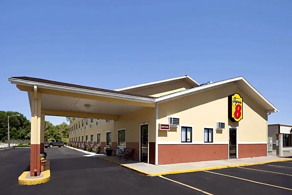 Super 8 by Wyndham Fremont NE hotel hero