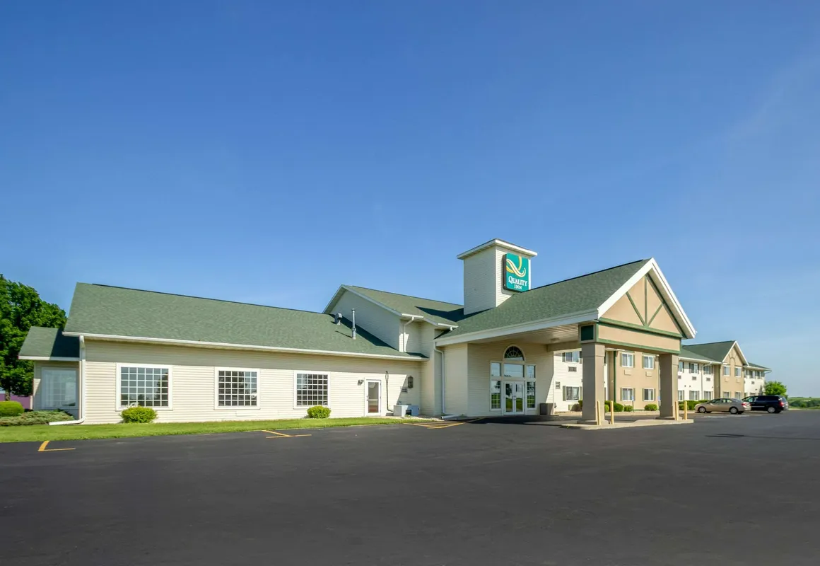 Quality Inn Mineral Point hotel hero