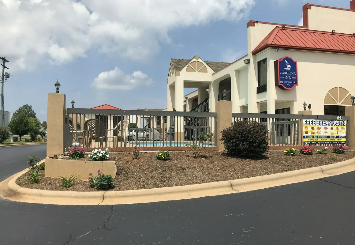 Carolina Inn & Suites of Lake Norman hotel hero