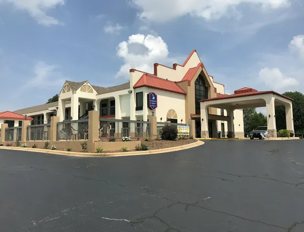 Carolina Inn & Suites of Lake Norman hotel detail image 2