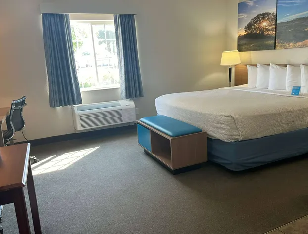 Days Inn & Suites by Wyndham Columbus NE hotel detail image 4