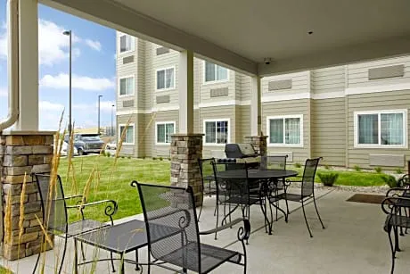 Microtel Inn & Suites by Wyndham Williston hotel hero