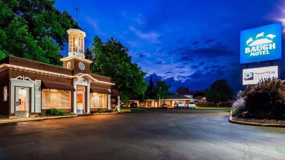 Baugh Motel, SureStay Collection by Best Western hotel hero