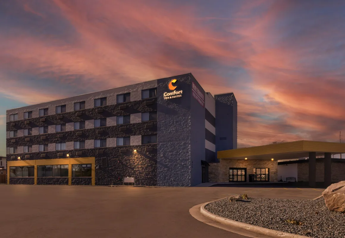 Comfort Inn & Suites hotel hero