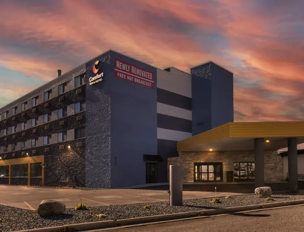 Comfort Inn & Suites hotel detail image 1