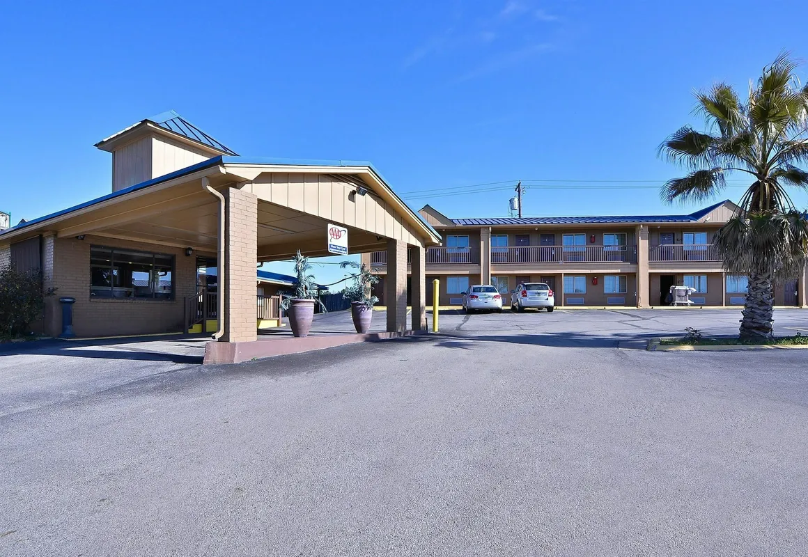 Xecutive Inn and Suites hotel hero