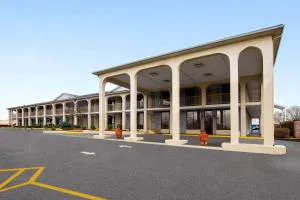 Days Inn by Wyndham Columbia Kentucky hotel hero