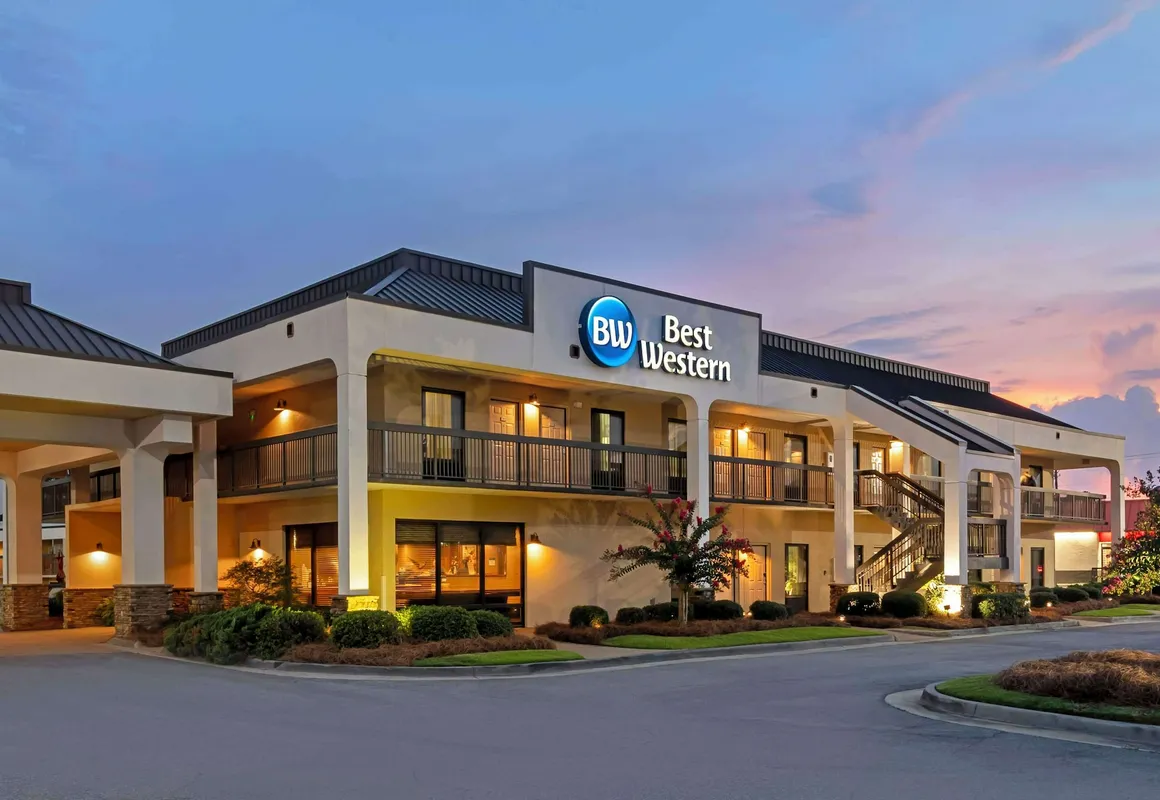 Best Western Colonial Inn hotel hero