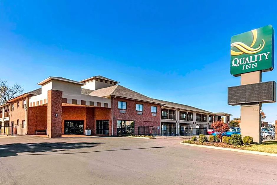 Quality Inn Memphis Airport hotel hero
